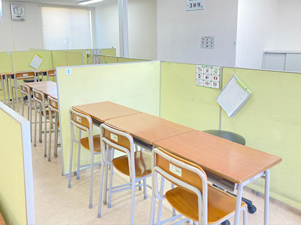 朝日が丘教室の様子：意欲を引き出し学びに集中できる教室です。