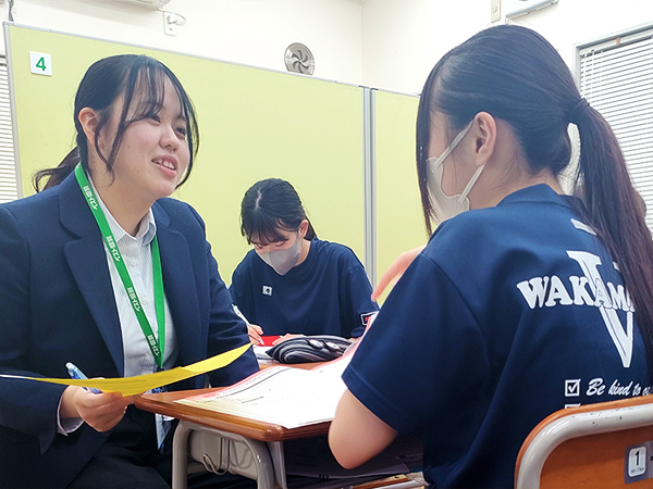 飯寺教室の様子：お子さまがわかるまで丁寧に指導いたします。