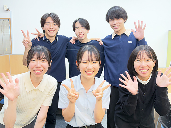 安積中央教室の様子：話しやすくて優しい講師陣が勢ぞろい。