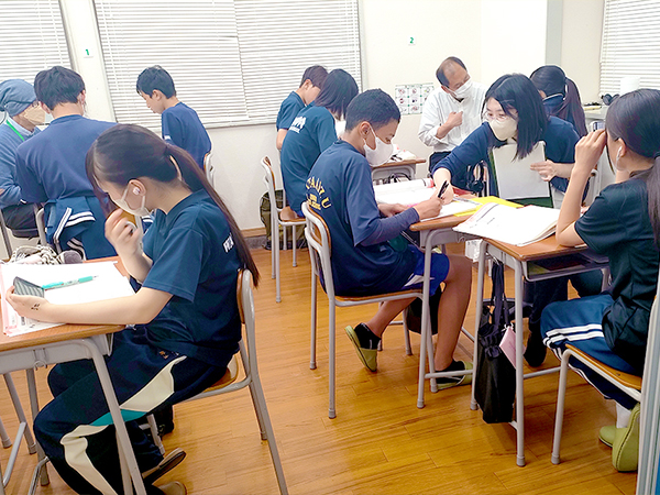 飯寺教室の様子：教室の先生は、みんな優しい先生なので安心してください。