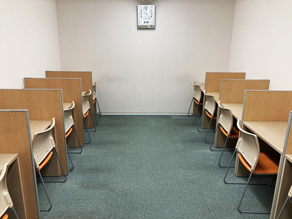 白河中央教室の様子：高校生用のブースもご準備してあります