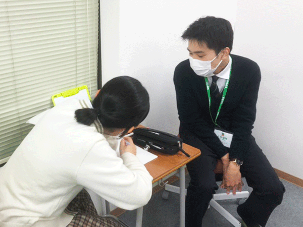 信夫ヶ丘教室の様子：自習室は座席数をたくさん確保しています。