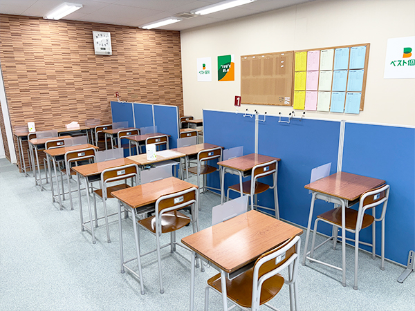 いずみ南教室の様子：一人ひとり集中して学習に取り組めます。