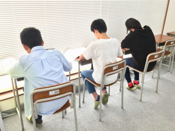 富田中央教室の様子：ゆとりをもって学習できるように自習スペースを設けています！