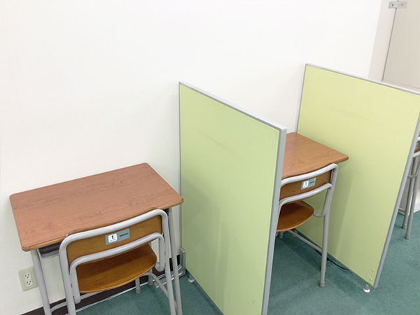 丸亀南教室の様子：自習スペースは質問OK。