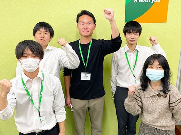 丸亀南教室の様子：優しく教えてくれる先生がたくさんいます！