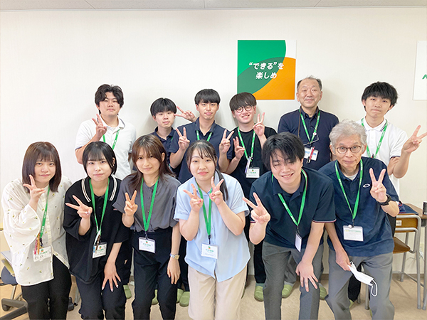 朝日が丘教室の様子：先生たちが皆さんの勉強をサポート！