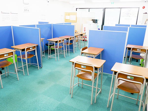 南中山教室の様子：一人ひとりに寄り添って指導いたします。