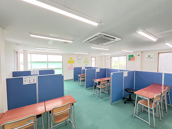 亘理教室の様子：ブースには先生が常に目の前にいて安心です！