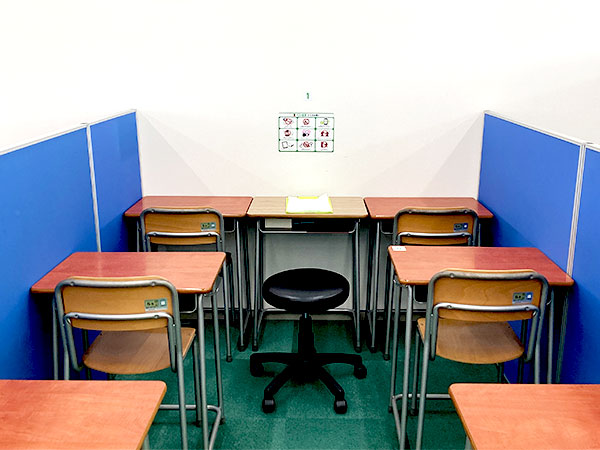 綾歌教室の様子：一緒に勉強をがんばりましょう！