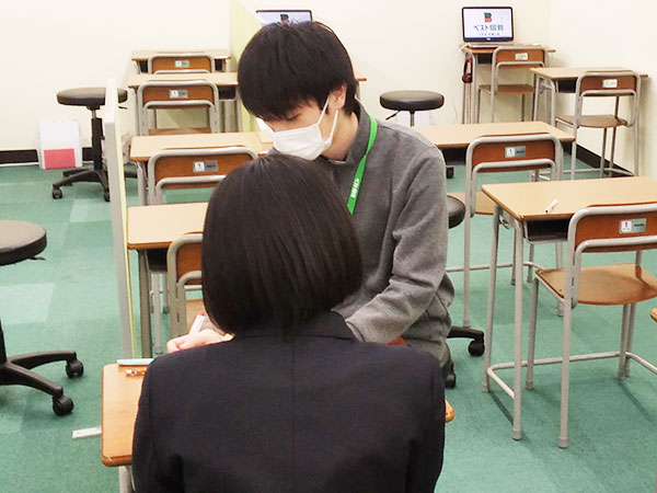 塩川町教室の様子：優しい先生がしっかりサポート！