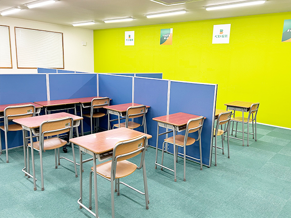 鏡石中央教室の様子：築浅物件で新しくキレイな教室です。