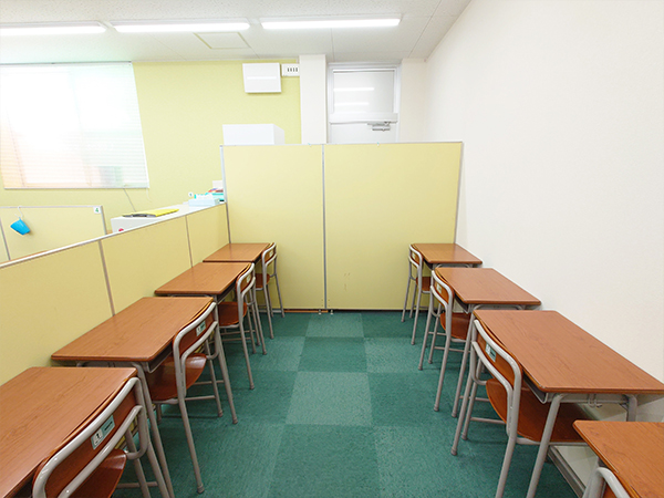 春日教室の様子：自習スペースもあります。
