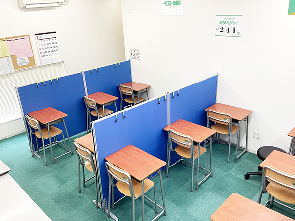 綾川教室の様子：明るく集中できる環境です