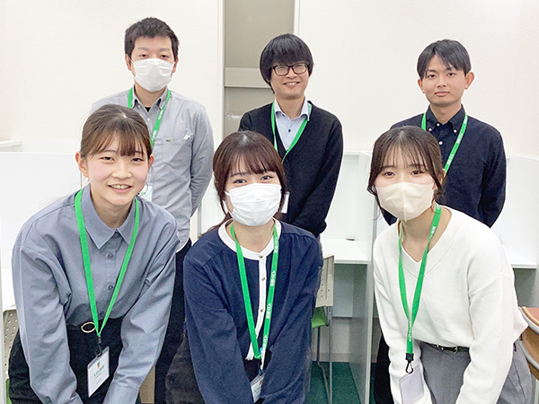 綾川教室の様子：やさしく丁寧に学習のサポートをします！