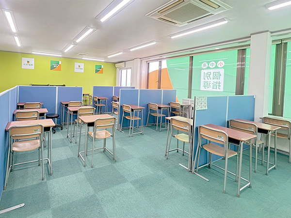 石巻中里教室の様子：勉強に集中しやすい環境を用意しております。
