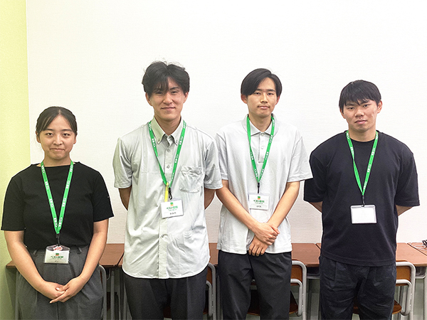円座教室の様子：優しく教えてくれる先生がたくさんいます！