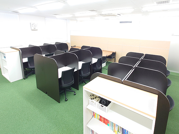 ハローズ三木教室の様子：高校生専用の学習スペースを用意しています！