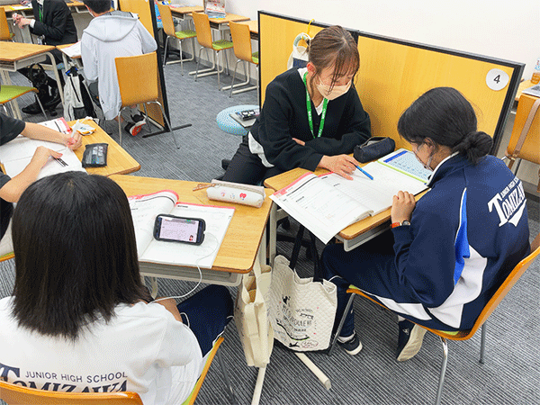 長町本部教室の様子：一人ひとりに寄り添って丁寧にご指導いたします。