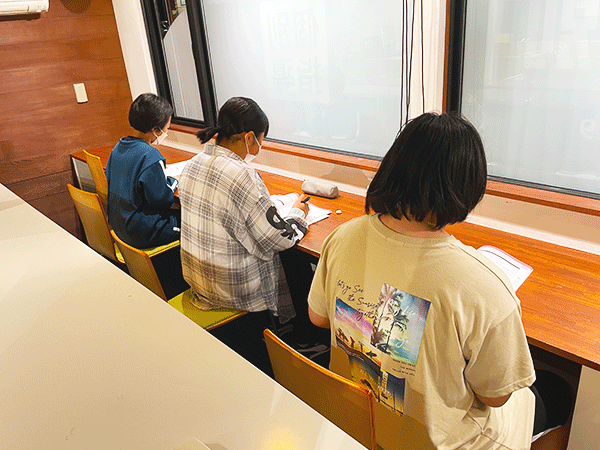 いわき小名浜教室の様子：家で集中できない時は塾に来て勉強しよう！