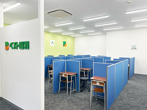 高松東教室の様子：落ち着いた空間で楽しく学習に取り組めます！