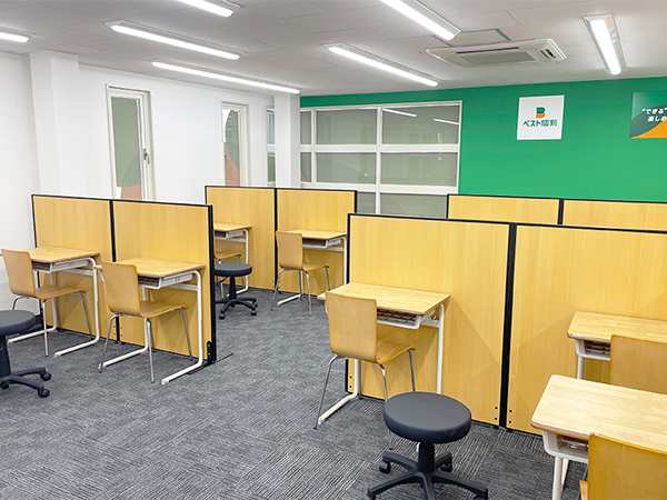 壬生教室の様子：常に整頓され全部で33席ございます！