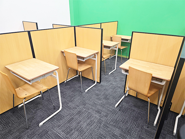 庭瀬教室の様子：集中して学習に取り組めます