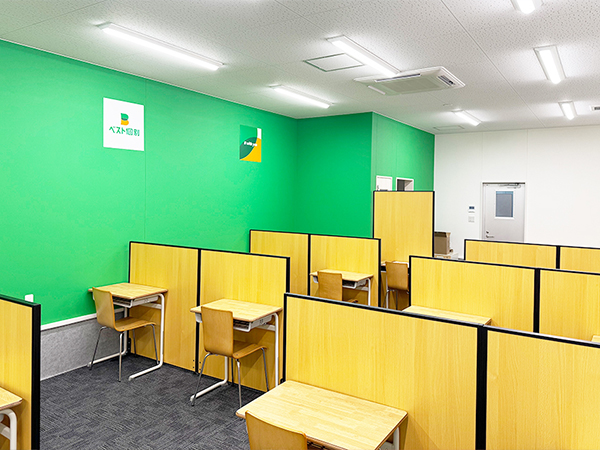 足利南教室の様子：自然の中にいるような清潔感ある教室です！