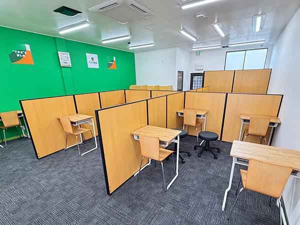 藪塚教室の様子：明るく、広々とした教室です。