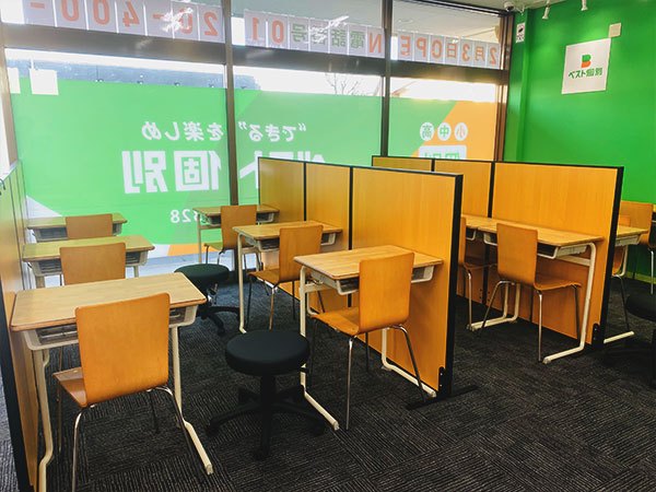 平柳教室の様子：勉強に集中できる環境を完備。
