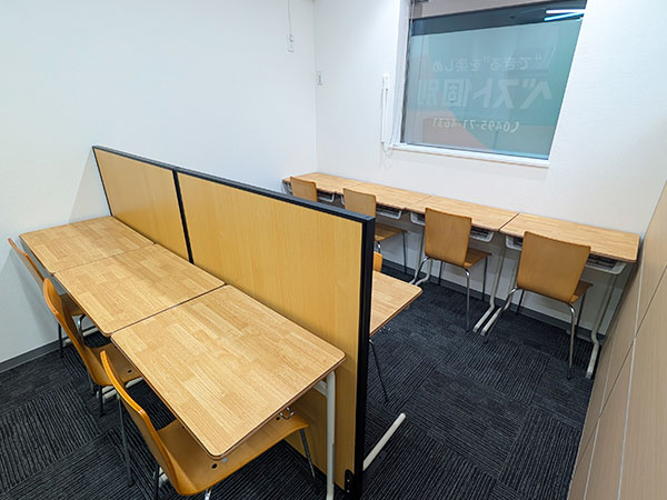 本庄南教室の様子：落ち着いて学べる清潔な学習空間です！