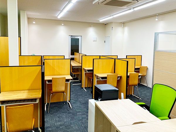 東広島西条教室の様子：明るく通いやすい教室です！