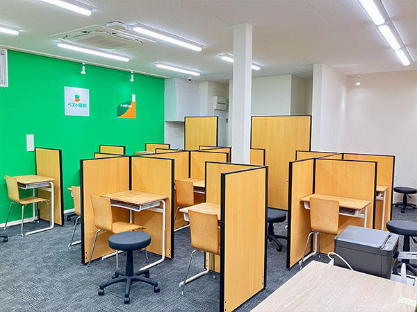 東広島西条教室の様子：集中して学習できるよう、落ち着いた環境づくりを心がけています！