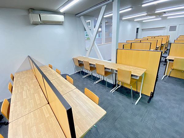 春日野教室の様子：いつでも空いた時間に自習することができます。