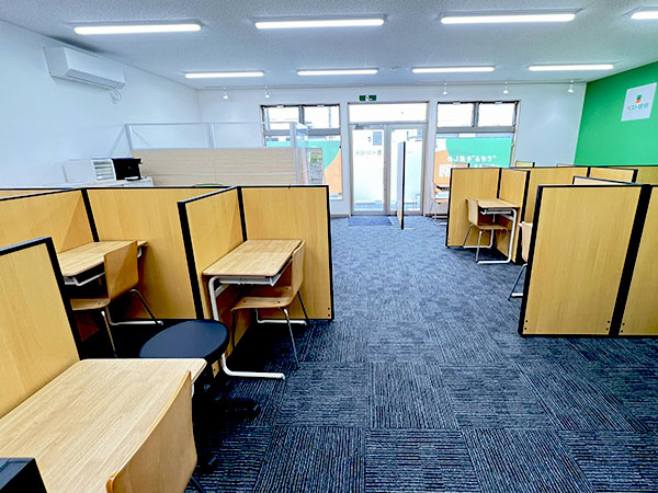 玉村教室の様子：仕切りがあるため集中しやすくなっています