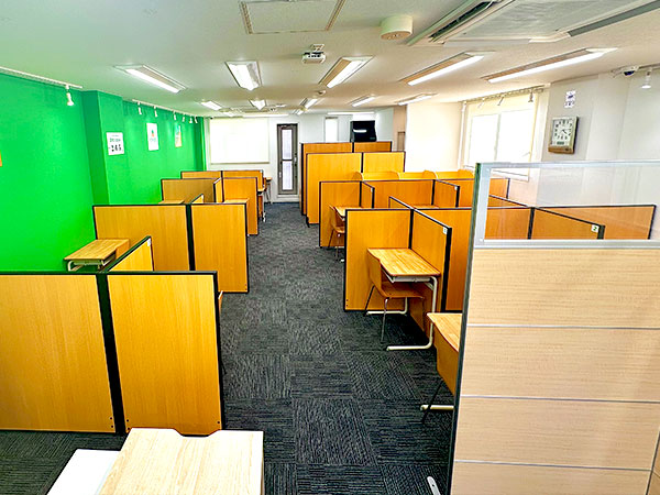 高崎中居町教室の様子：明るく清潔な空間で勉強できます！